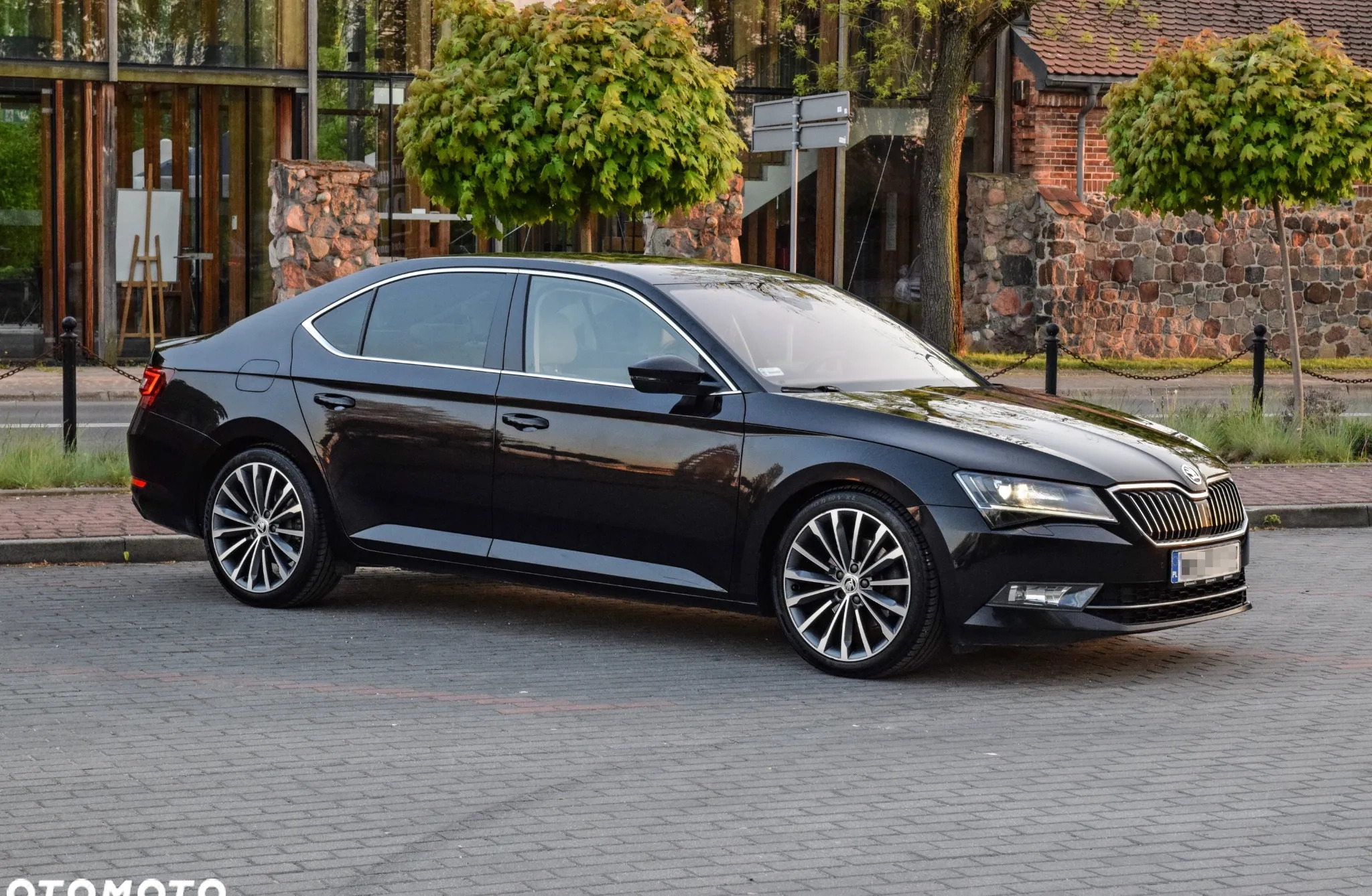 Skoda Superb cena 84900 przebieg: 200000, rok produkcji 2018 z Sochaczew małe 742